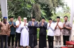 Wali Kota dan Wakil Wali Kota Solok Laksanakan Shalat Idul Fitri 1445 H di Masjid Agung
