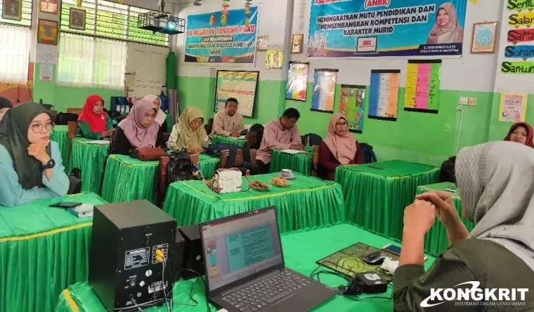 Menuju Sekolah Adiwiyata, DLH Sosialisasi Gerakan PHBLS di SDN 06 Tanjung Paku