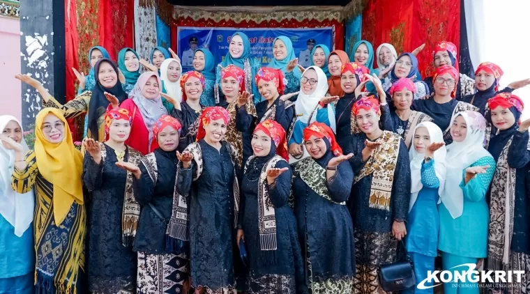 Ny. Emiko Epyardi Asda Dorong Inovasi dalam Lomba Kader Posyandu Berprestasi di Kabupaten Solok