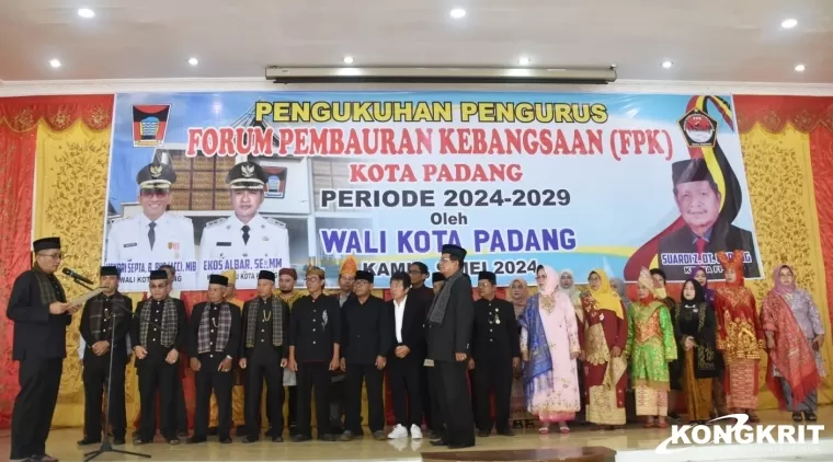 Optimalkan Persatuan dan Kesatuan Dalam Keberagaman, Hendri Septa Kukuhkan Pengurus FPK Kota Padang