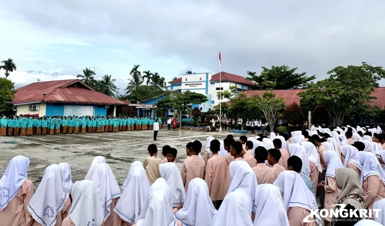 Wawako Solok Irup Peringatan Hardiknas di SMP N 2 Kota Solok
