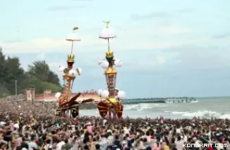Festival Hoyak Tabuik di Pantai Gandoriah Kota Pariaman tahun 2023 lalu (Foto: Humas)