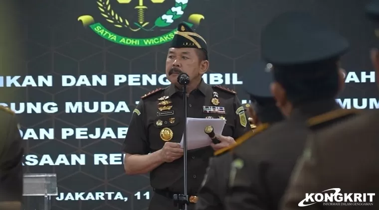 Jaksa Agung ST Burhanuddin memimpin pelantikan serta pengambilan sumpah jabatan sejumlah pejabat tinggi di lingkungan Kejaksaan Agung, Selasa (11/6/2024).