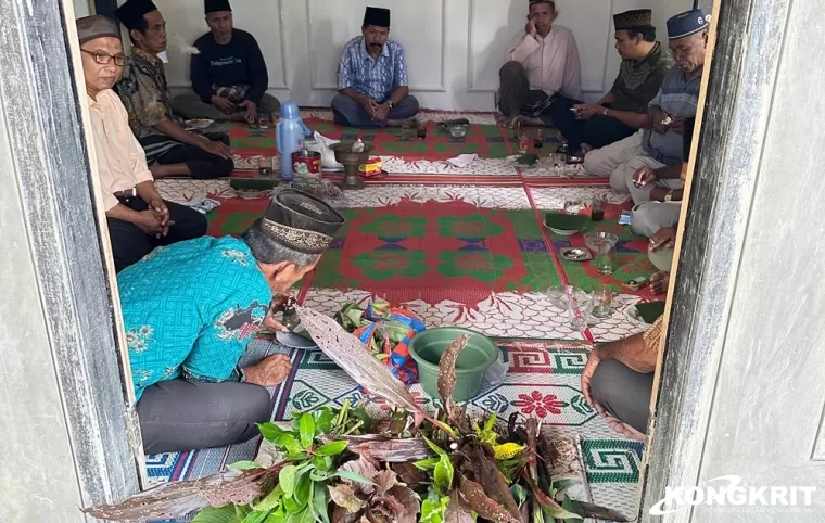 Tradisi Menaiki Rumah Baru di Padang Laweh Selatan, Kabupaten Sijunjung
