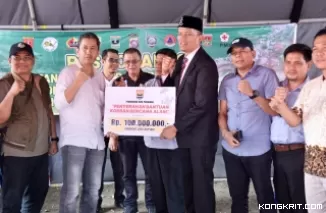 Pemko Pariaman Serahkan Bantuan Uang Tunai Rp 100 Juta ke Kabupaten Agam