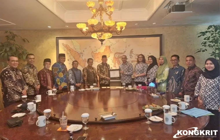 Bupati Pasaman Terima Penghargaan Peduli Pendidikan sekaligus Teken MOU dengan Yayasan Putera Sampoerna