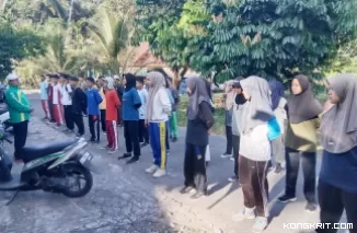Sambut HUT RI ke-79, Babinsa Koramil 03Sungai Sariak Berikan Pelatihan Paskibraka SMAN 1 Padang Sago