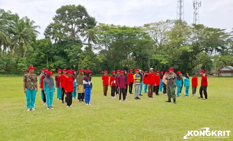 Babinsa Koramil 03Sungai Sarik Latih Paskibra Kecamatan untuk HUT RI ke-79 Tahun 2024