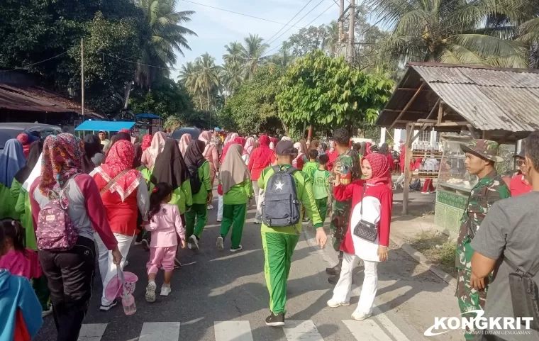 Babinsa Koramil 04 Sicincin Kawal Gerak Jalan Jantung Sehat dalam Rangka HUT RI ke-79