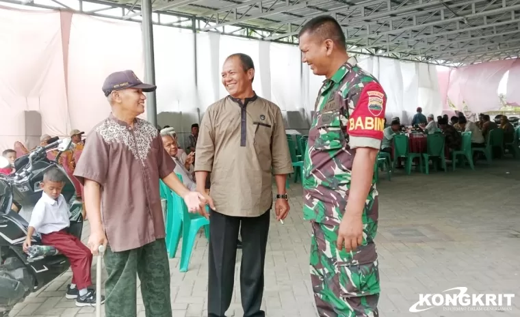 Melalui Kegiatan Komsos, Babinsa Ciptakan Interaksi yang Baik dengan Masyarakat Desa Palak Aneh Pariaman