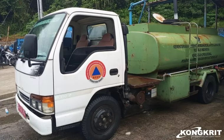 Pasca Banjir, Perumda Air Minum Kota Padang Terus Salurkan Bantuan Air Tangki