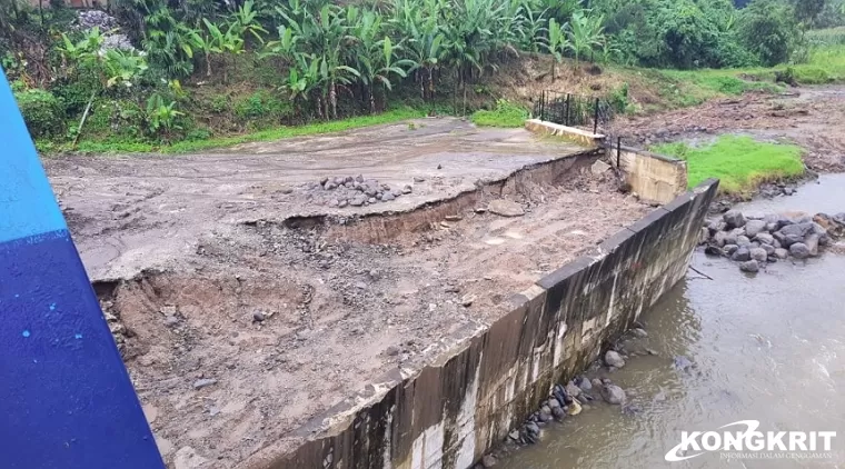 Pengaman ABT Jembatan Lubuak Napa mulai rengkah dan terancam ambruk