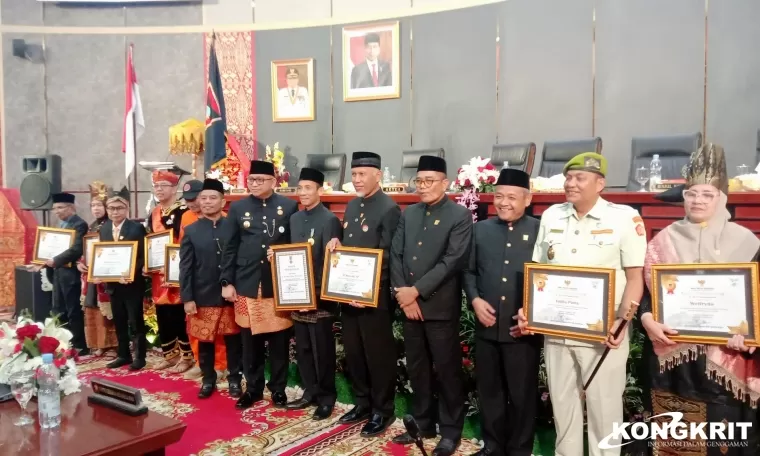 Puncak Perayaan HJK Padang ke-355 12 Tokoh Masyarakat Terima Pin Emas dari Pj Wali Kota