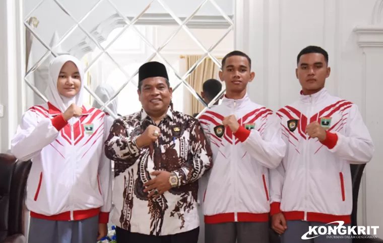 Suhatri Bur Lepas Tiga Anggota Paskibraka Asal Padang Pariaman untuk Tingkat Provinsi Sumbar