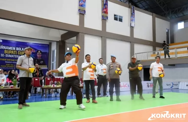 Suhatri Bur Resmikan Sport Hall Padang Pariaman dan Turnamen Bola Voli Bupati Cup se-Sumatera