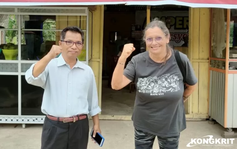 Turis Asal Perancis Nikmati Kuliner Minang di Harau, Lima Puluh Kota