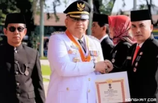 126 PNS Kota Padang Terima Satyalancana Karya Satya dalam Upacara HUT RI ke-79