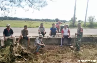 Babinsa Koramil 01/PRM Serka Edria Samson Adakan Komsos dengan Warga Kelurahan Ujung Batung