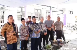 Bupati Padang Pariaman Serahkan Bantuan untuk Korban Kebakaran di Lubuk Alung