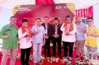 Hari Kedua, Suhatri Bur - Yosdianto Mendaftar ke KPU sebagai Calon Bupati dan Wakil Bupati Padang Pariaman