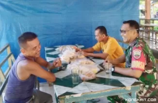 Komsos di Warung Kopi, Strategi Babinsa Koramil 01/Pariaman Jalin Hubungan Erat dengan Masyarakat