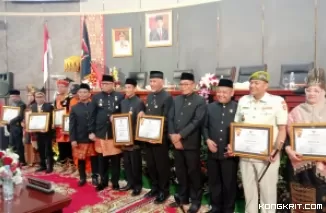 Puncak Perayaan HJK Padang ke-355 12 Tokoh Masyarakat Terima Pin Emas dari Pj Wali Kota