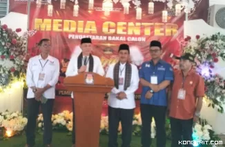 Ribuan Simpatisan Antar Sabar AS dan Sukardi ke KPU Daftar sebagai Calon Bupati dan Wakil Bupati Pasaman