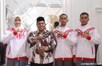 Suhatri Bur Lepas Tiga Anggota Paskibraka Asal Padang Pariaman untuk Tingkat Provinsi Sumbar