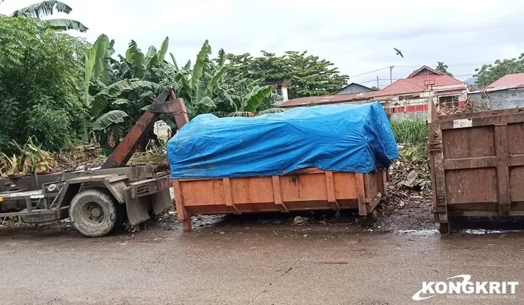 Antisipasi Sampah Berceceran, Truk Pengangkut Sampah di Padang Kini Tertutup Terpal (Foto: Dok.Istimewa)