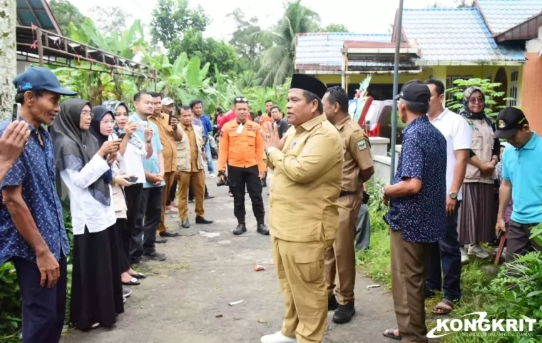 Bupati Padang Pariaman Melayat ke Rumah Duka Nia Kurnia Sari, Gadis Penjual Gorengan yang Ditemukan Meninggal Dunia