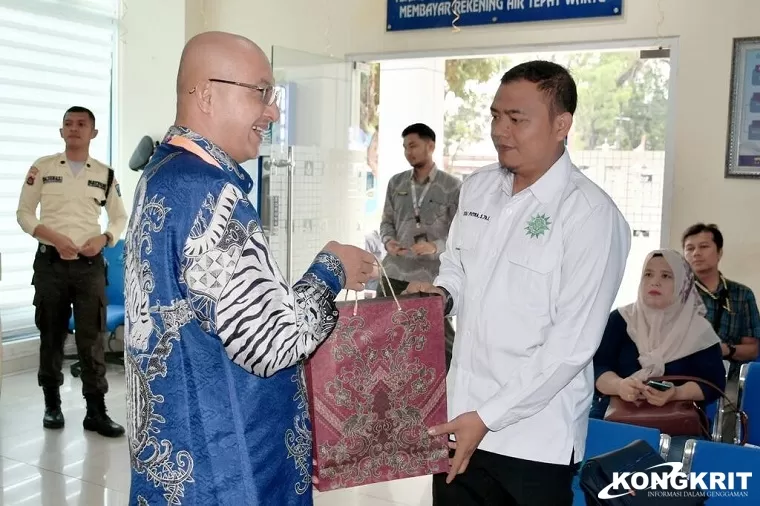 Harpelnas 2024, Perumda AM Padang Bagi-Bagi Bingkisan dan Apresiasi untuk Pelanggan Setia (Foto: Dok.Istimewa)