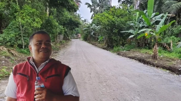 Pekerjaan Timbunan Pilihan di Ruas Jalan Simpang Kapalo Hilalang -- Tandikat sepanjang 11,1 km (Insert: PPTK Andre Anaka Yonindra, ST)