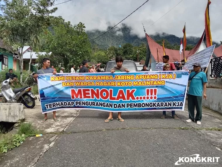 Ratusan Petani KJA Tolak Rencana Pembongkaran Keramba di Danau Maninjau (Foto: Dok.Istimewa)