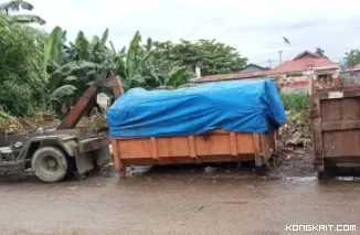 Antisipasi Sampah Berceceran, Truk Pengangkut Sampah di Padang Kini Tertutup Terpal (Foto: Dok.Istimewa)