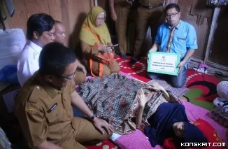 Pemko Payakumbuh dan Baznas Berikan Bantuan kepada Meriani, Penderita Disabilitas Fisik (Foto: Dok.Istimewa)