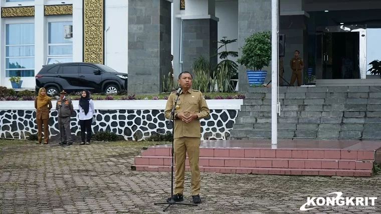 Pjs Bupati Solok Akbar Ali Pimpin Apel Perdana, Tekankan Pelayanan Maksimal dan Netralitas ASN (Foto: Dok.Istimewa)