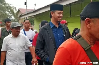 Cawako Bukittinggi, Erman Safar Sambangi Warga Kelurahan Aur Kuning di Tengah Hujan Lebat (Foto: Dok.Istimewa)