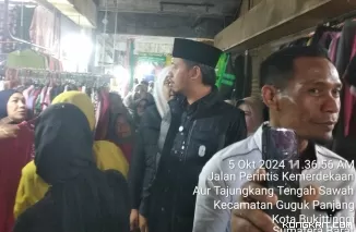 Cawako Erman Safar Blusukan Menjemput Aspirasi Warga Pasar Aua Tajungkang