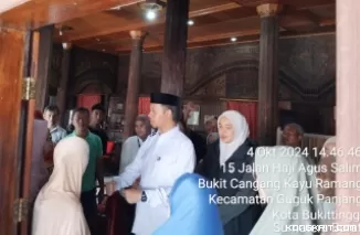 Erman Safar dan Istri Kunjungi Rumah Gadang Bersejarah di Bukik Cangang Bukittinggi