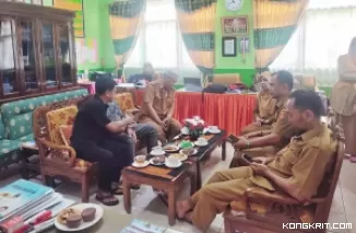 Kolaborasi Bersama Jemari Sakato, Kadis Dikbud Kabupaten Agam Tinjau Pembangunan WC Disabilitas di SDN 05 Galuang