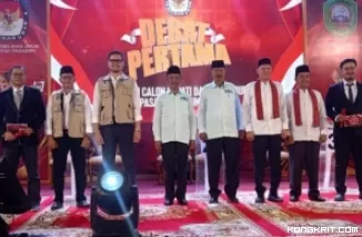 Ketiga Pasang Paslon berfoto bersama sebelum debat