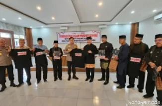 LKAAM Sumbar Beri Penghargaan kepada Kapolres Padang Pariaman atas Pengungkapan Kasus Gadis Penjual Gorengan (Foto: Dok.Istimewa)