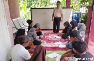 Pendidikan Tanpa Batas Usia, Semangat Warga Belajar di PKBM Maju Bersama Bukit Gombak Sijunjung