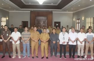 Sekdakab Tulungagung bersama Kepala Bakesbangpol, Ketua Bawaslu, KPU, Kasat Intelkam Polres Tulungagung, perwakilan Kodim 0807, Kejari dan unsur terkait lainnya.