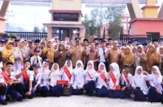 Wako Solok Jadi Pembina Upacara di SMPN 1 Kota Solok