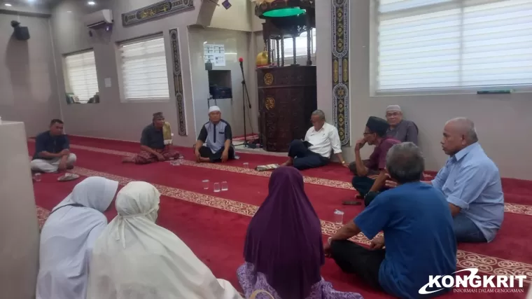 Baznas Kota Padang Salurkan Bantuan Tunai untuk Lansia di Masjid Nahdatul Islam Belakang Tangsi