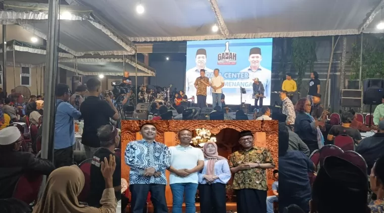 Cabup Tulungagung Gatut Sunu Wibowo bersama Ketua Tim Pemenangan GaBah saat menyampaikan sambutan di depan pendukungnya (Insert dari kiri : Politisi Gerindra Widodo, Cabup Gatut Sunu Wibowo, Ny. Endang Sunu Wibowo dan Ketua Tim Pemenangan GaBah)