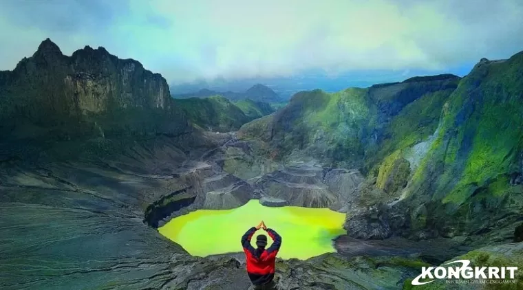 Menyelami Keindahan Gunung Kelud, Danau Hijau, Puncak Sumbing, dan Sejarahnya