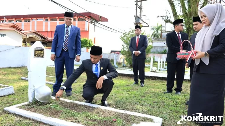 Peringati Hari Pahlawan, Pemko Pariaman Gelar Upacara Tabur Bunga di Taman Makam Pahlawan