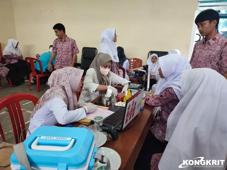 PMR WIRA MAN 2 Bukittinggi Sukses Gelar Donor Darah, Siswa Antusias Berbagi Kehidupan untuk Sesama